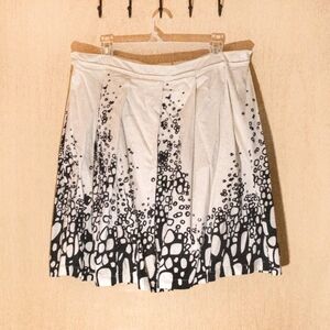 Calvin Klein Women's White Pleated Skater Skirt with Navy Art Deco Design, 20W